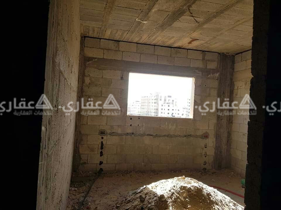 شقة للبيع في عمارة جديدة