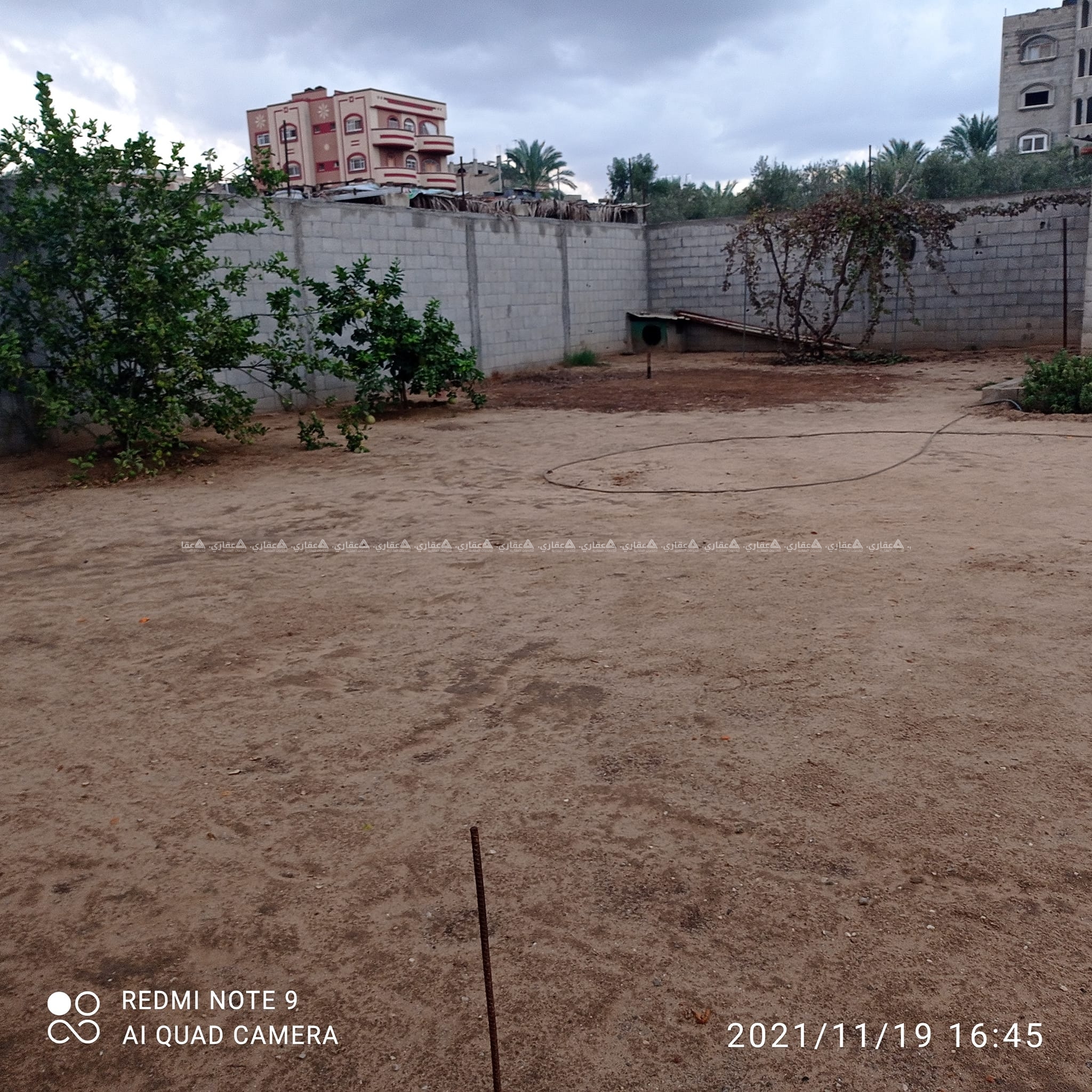 قطعة أرض بجوار مدرسة عيلبون  ومسقط 